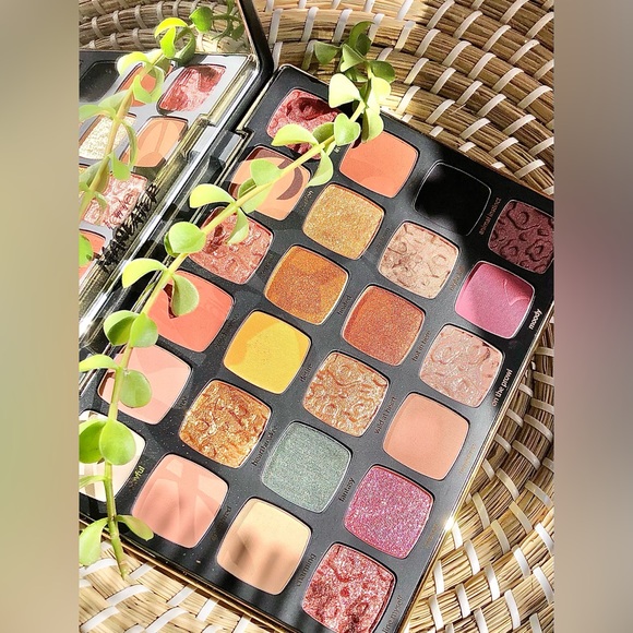 Tarte Maneater After Dark Limited Edition Eyeshadow Palette - Picture 5 of 8